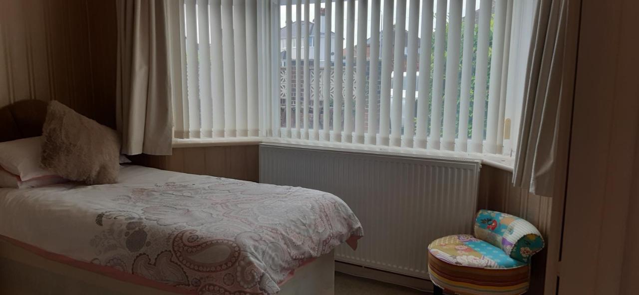 The Hermitage Private Detached Bungalow Villa Rhyl Exteriör bild