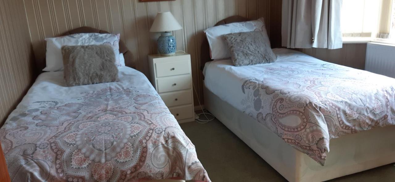 The Hermitage Private Detached Bungalow Villa Rhyl Exteriör bild