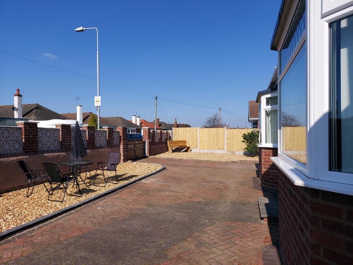 The Hermitage Private Detached Bungalow Villa Rhyl Exteriör bild