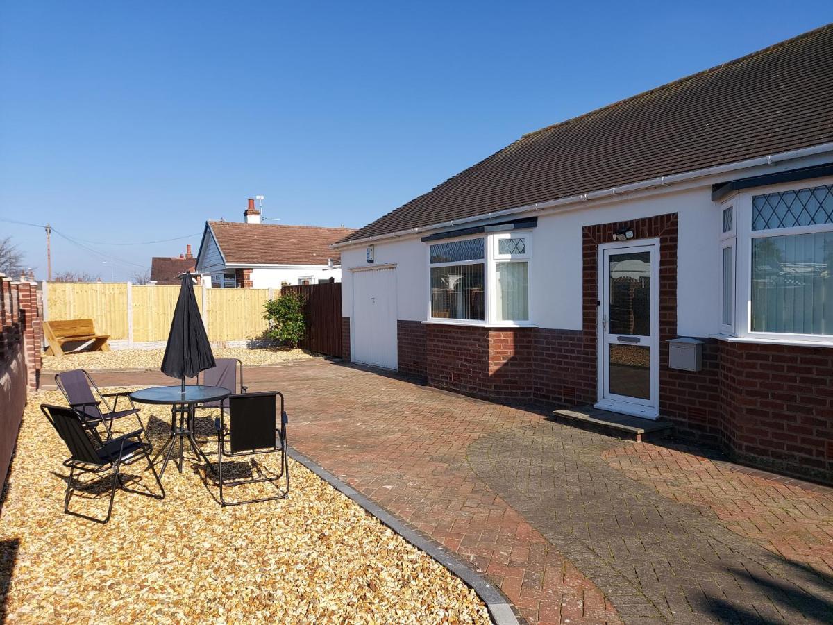 The Hermitage Private Detached Bungalow Villa Rhyl Exteriör bild